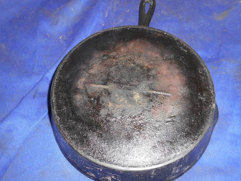 CAST IRON FRYING PAN
