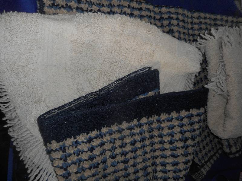 5 THROW RUGS