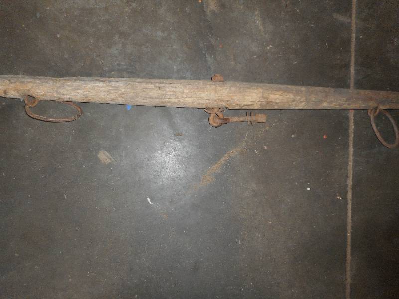 ANTIQUE WOOD HORSE LEVELER
