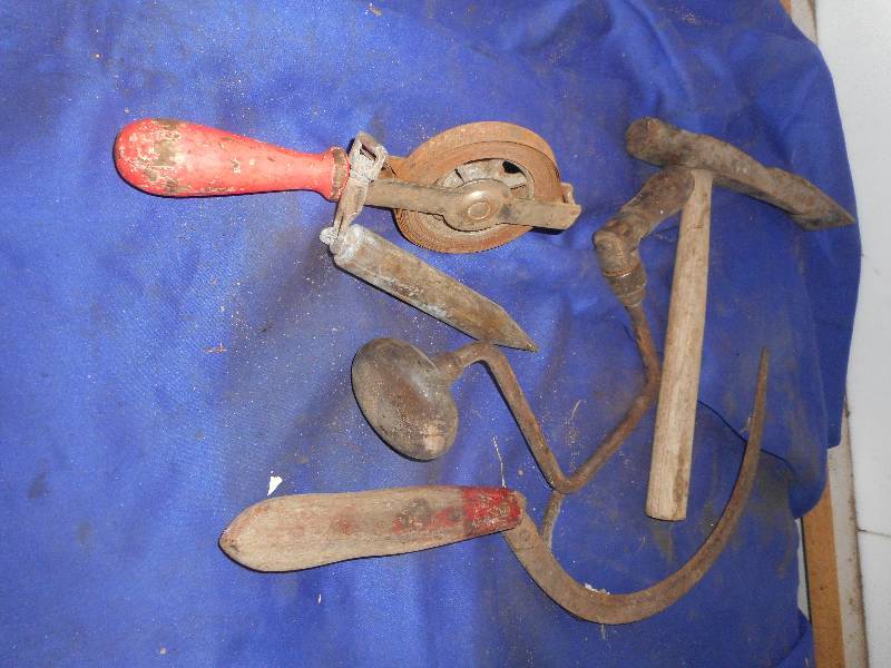 ANTIQUE HAND TOOLS