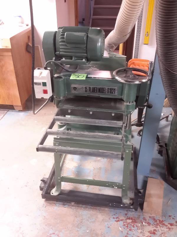 15in Grizzly Planer.Model G1021.. Works, but ready for new Knives St