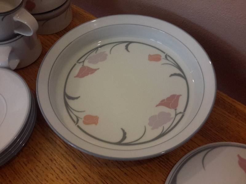 Dansk Tivoli casserole, ramekins, cupssaucers & quiche pan