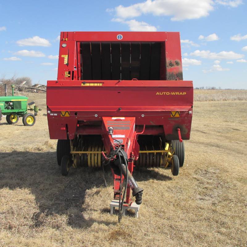 New Holland 664 Baler
