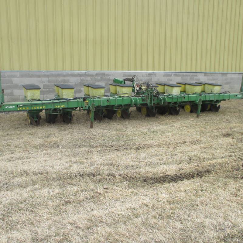 John Deer 7100 8 Row Max-Emerge Planter wKinze Monitor