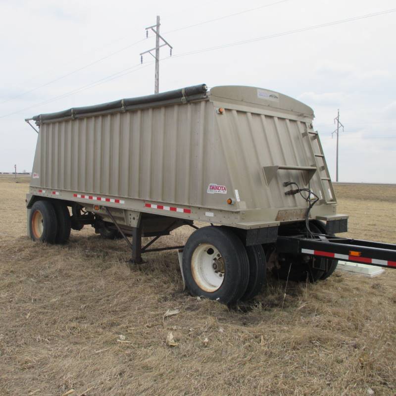Dakota Lead & Pup Grain Trailers
