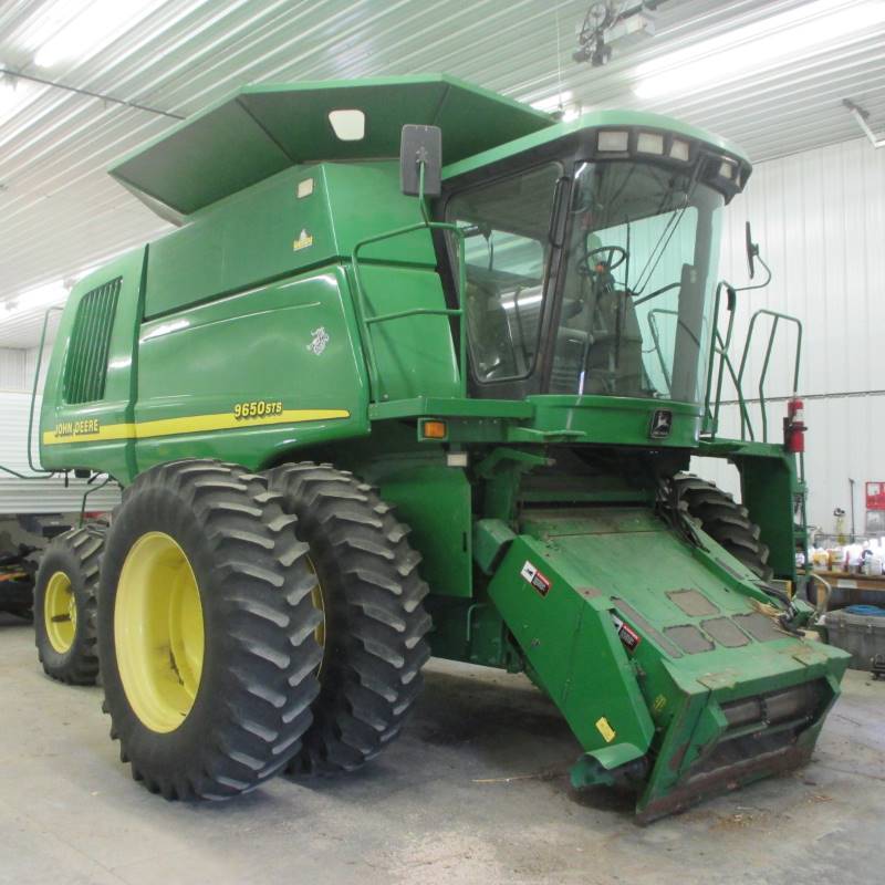 01 John Deer 9650 STS Combine
