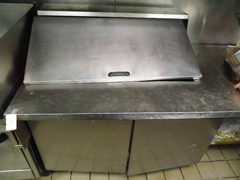 lot 5 image: Cooler Prep Table