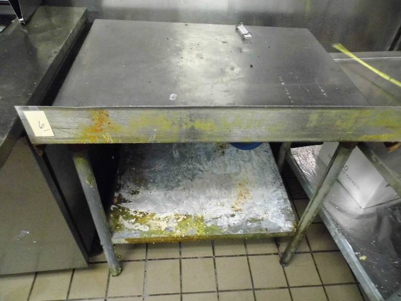lot 6 image: Prep Table