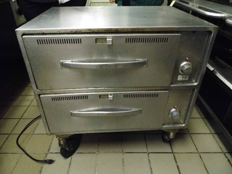 lot 13 image: Warmer w Tray Insert