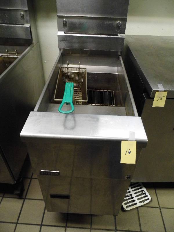 lot 16 image: Pitco Fryer w 1 Basket