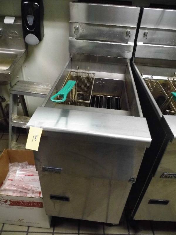 lot 18 image: Pitco Fryer w 1 Basket