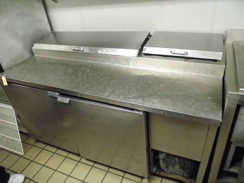 lot 21 image: Cooler w Open Top