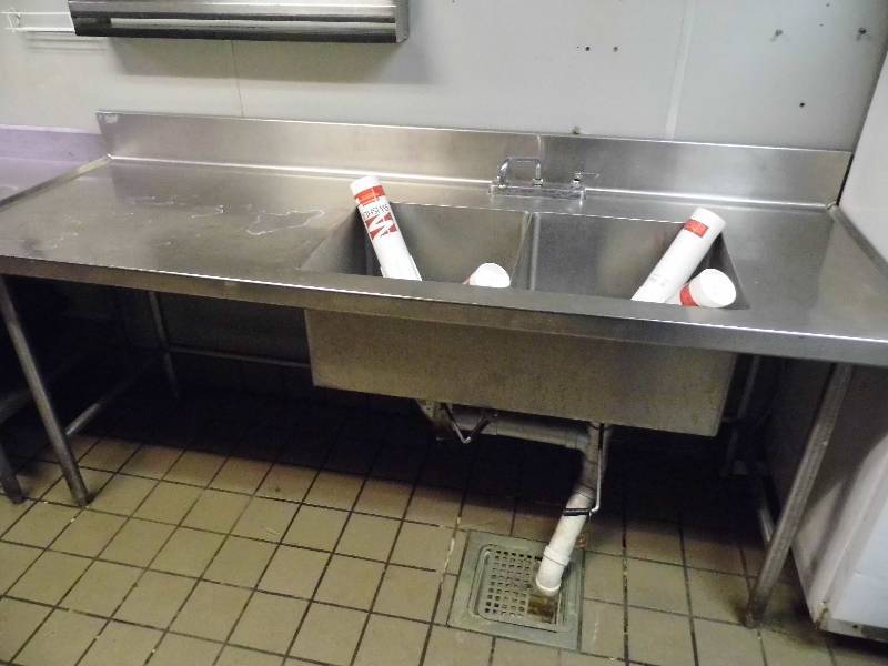lot 34 image: Double Sink