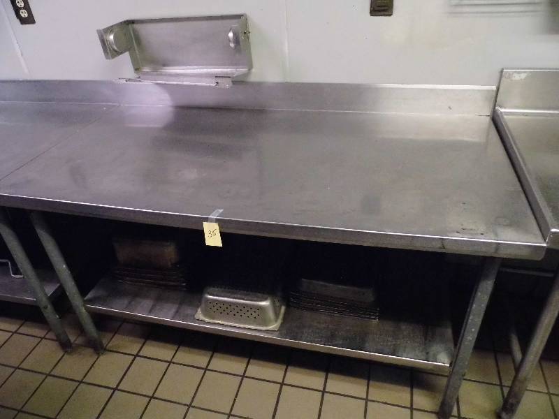 lot 35 image: Table