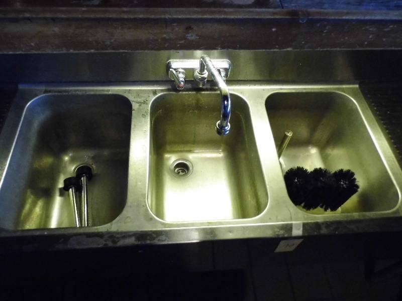 lot 72 image: Sink