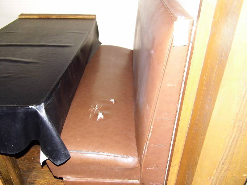 lot 128 image: Single Booth - Large