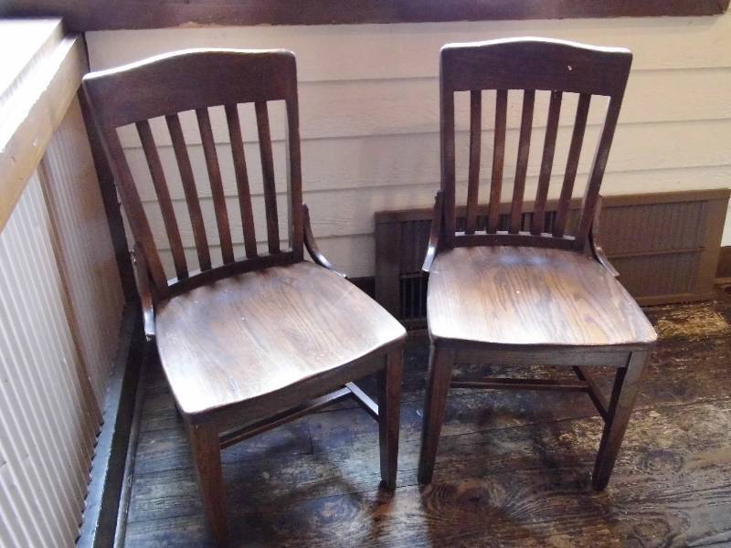 lot 204 image: Lot of 2 Oak Chairs