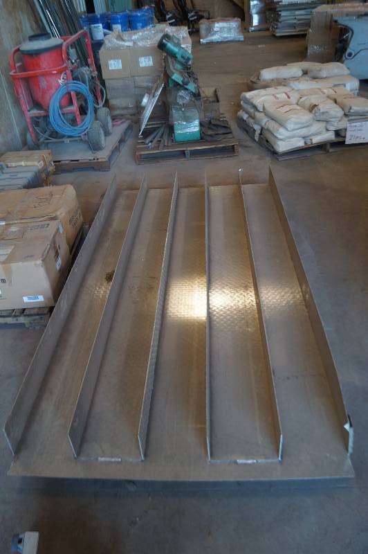 lot 13 image: Truck Bed Storage