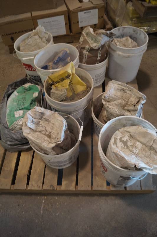 lot 32 image: Misc Concrete Grout & Finishers
