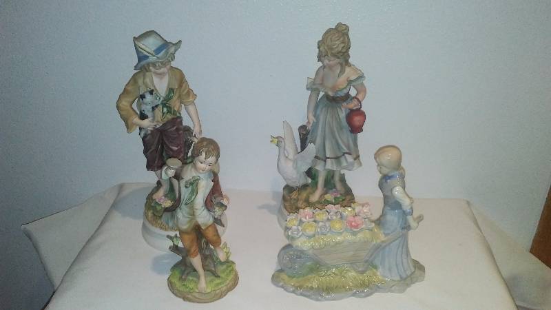 lot 7 image: Vintage Figurines (4) Andrea by Sadek