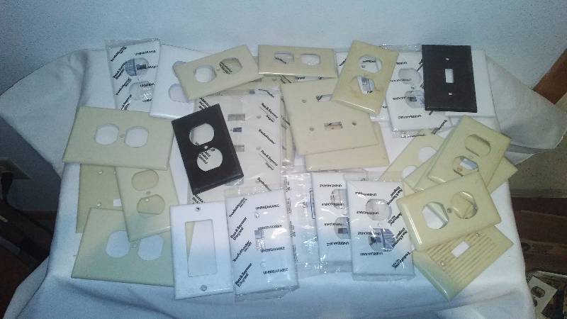 lot 16 image: Face Plates, (approx. 30) Ivory and White for outlets and switches