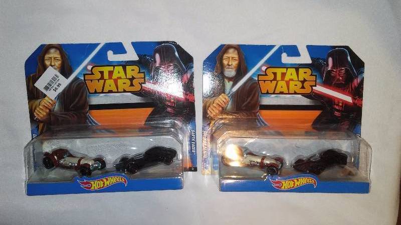 lot 42 image: Star Wars hot Wheels (2) Twin packs