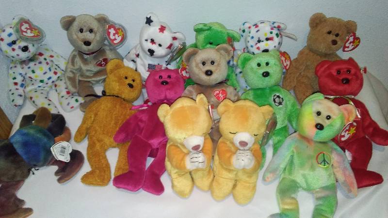 lot 45 image: Beanie Baby Bears (14) Displayed only, never played with most with Heart Tags, All with Tush Tags