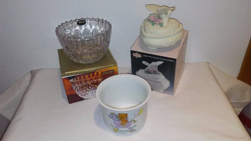 lot 62 image: 6 Inch Crystal Bowl by Crystal Studios Butterfly Trinket box and more  new in box, just in time for Mothers Day