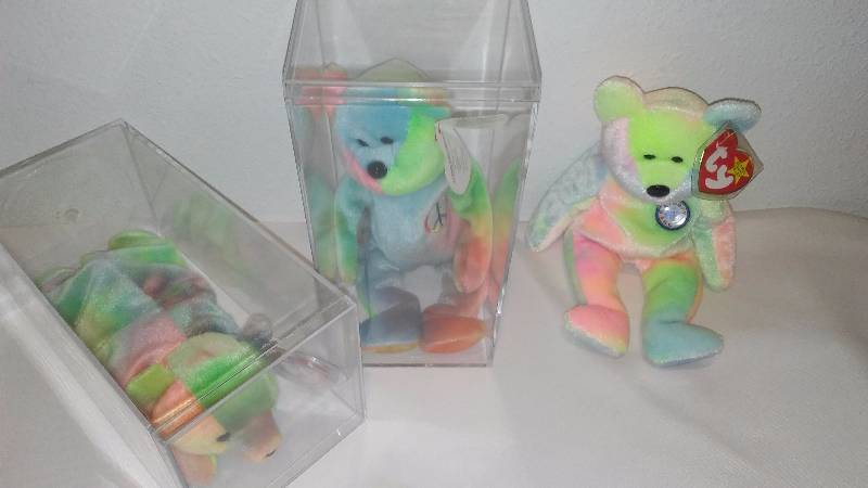 lot 72 image: Birthday and Peace Beanie Baby Bear Collection (3) Displayed only, never played with, Heart Tags, All with Tush Tags