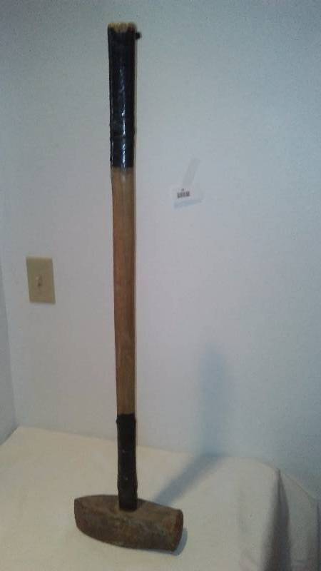 lot 84 image: Vintage Maul, 12 lb.