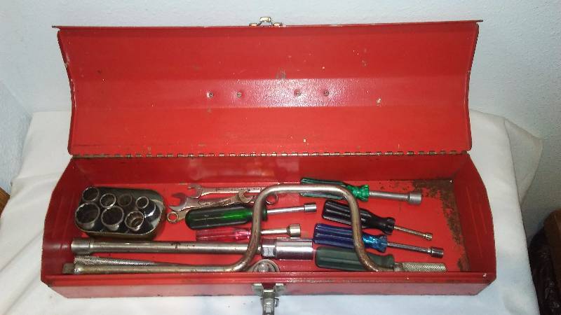 lot 99 image: Vintage Coast to Coast Tool Box, Metal with sockets and nut drivers included