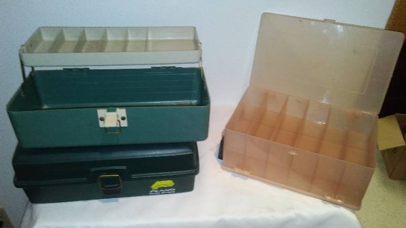 lot 104 image: Plastic Tackle Boxes (3)