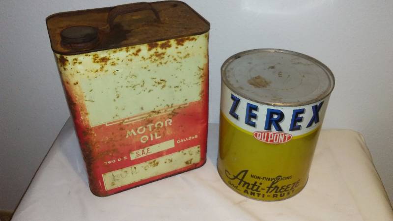 lot 106 image: Vintage 2 gal. Oil can and Anti-Freeze Can, Zerex
