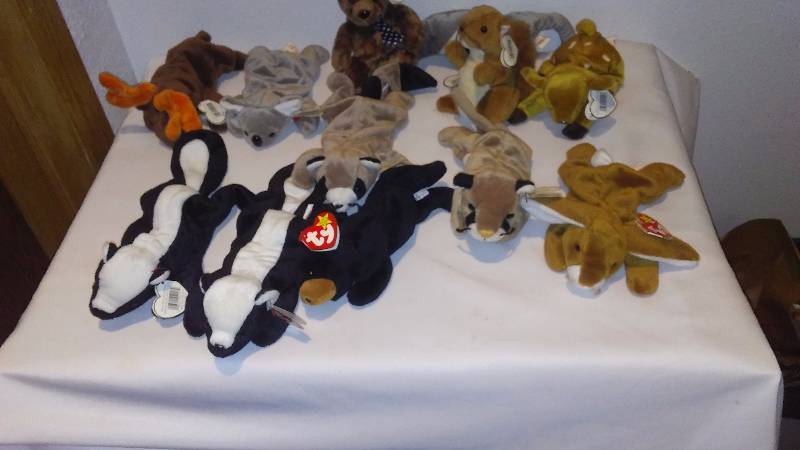 lot 146 image: Forest Beanie Baby Collection (12) Displayed only, never played with, Heart Tags, All with Tush Tags