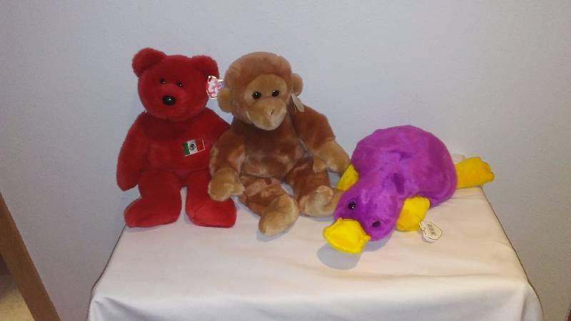 lot 147 image: Large Size Beanie Baby Collection (3) Displayed only, never played with, Heart Tags, All with Tush Tags