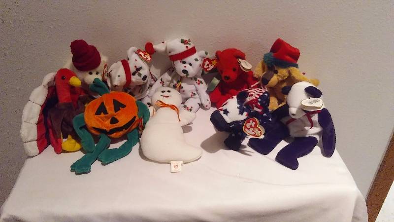 lot 234 image: Holiday Beanie Baby Collection (10) Displayed only, never played with, Heart Tags, All with Tush Tags