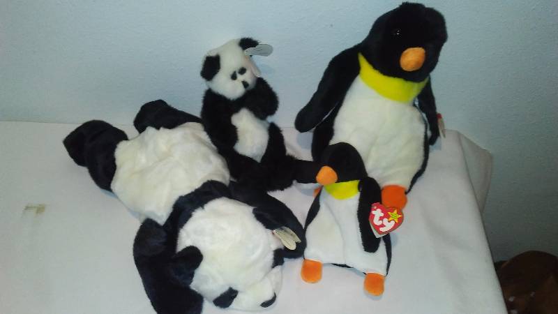 lot 244 image: Checkers and Waddle Mother and Baby Beanie Baby Collection (4) Displayed only, never played with, Heart Tags, All with Tush Tags