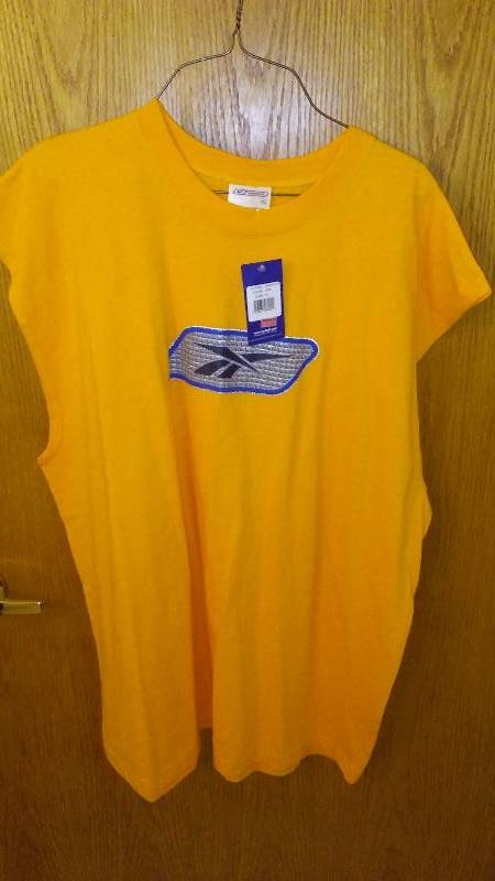 lot 172 image: Reebok XL Mens Gold Sleeveless NWT