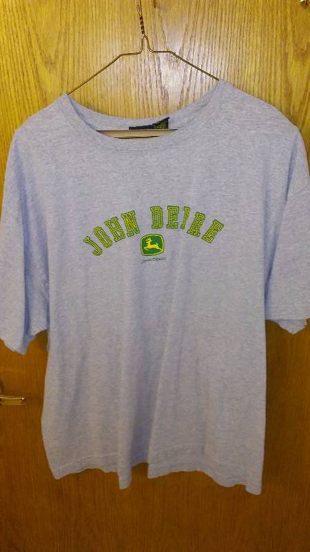lot 174 image: John Deer T Shirt XXL New No Tag