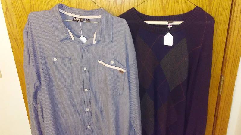 lot 188 image: Mens XXL, (2) Vans and Dockers