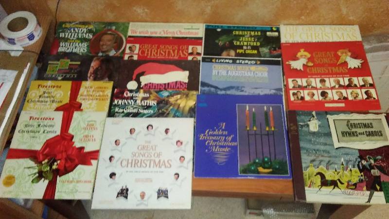 lot 190 image: Vintage Christmas Albums (14)