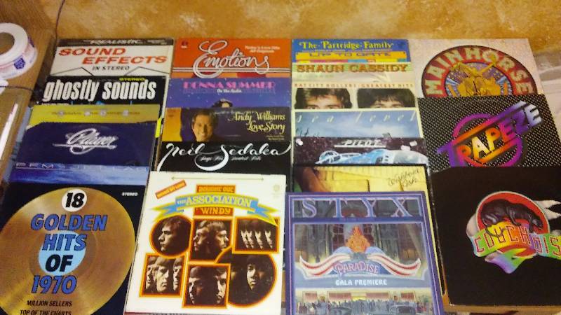 lot 192 image: Vintage 60s 70s 80s Albums (21)