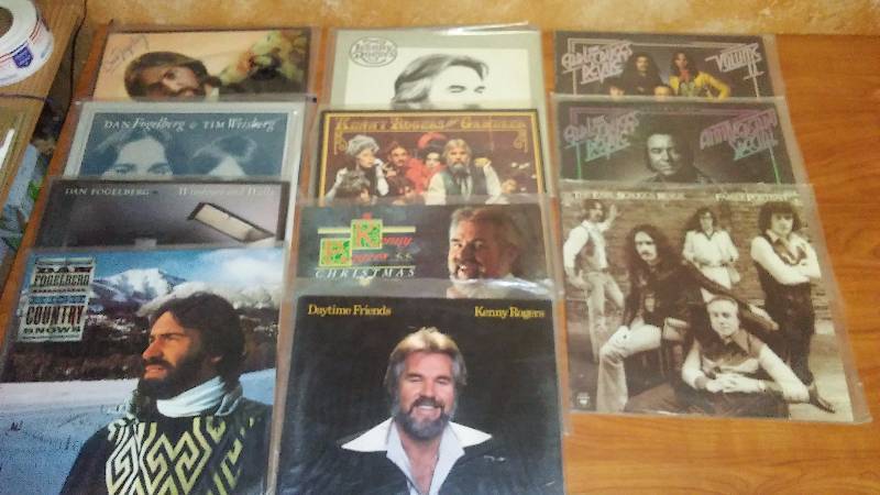 lot 199 image: Vintage Albums (10) Dan Fogelberg, Kenny Rogers, Earl Scruggs