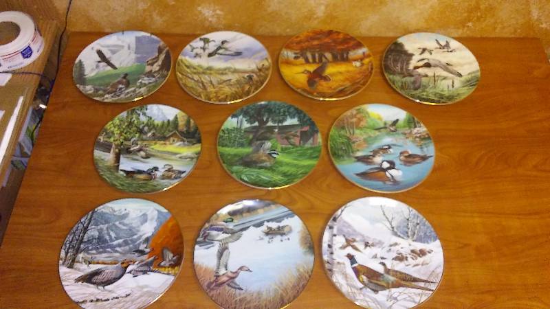 lot 208 image: Ken Michaelson Plates (10) Water Fowl Plates, Limited First Edition and Larry Toschic (1)