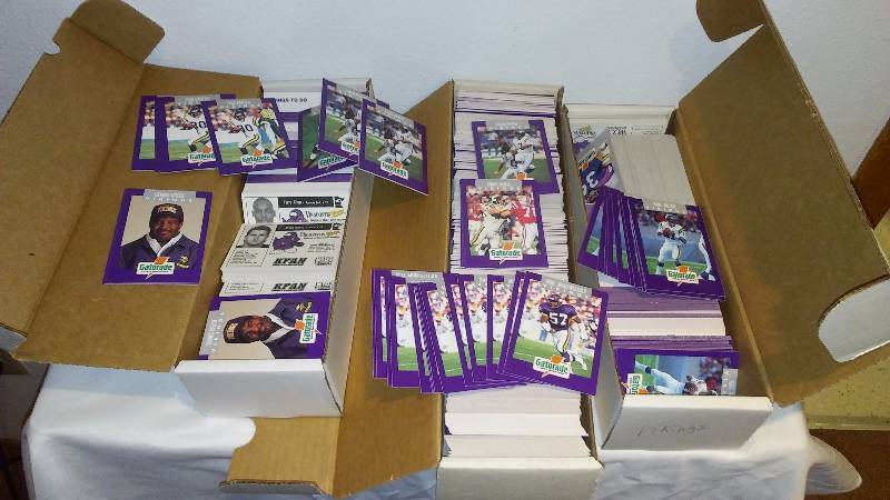 lot 227 image: Minnesota Viking Trading Cards (approx. 2000)