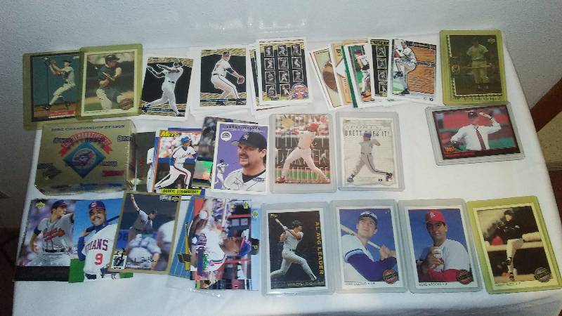 lot 252 image: Black Gold Baseball Cards, Hockey, Olympics, Football Trading Cards Bill Clinton, Blue Jays Team Set