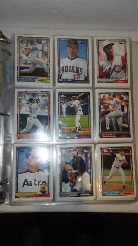 lot 256 image: Topps 1992 Baseball, 608-792 Complete Set