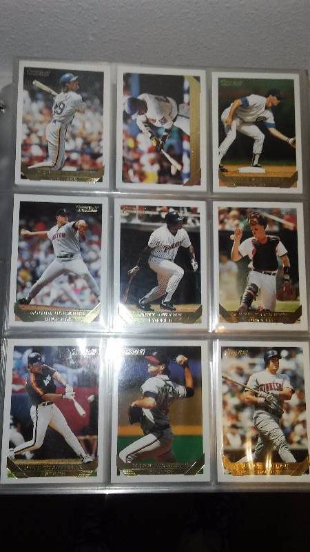 lot 257 image: Topps 1993 Baseball Complete Set 1-823