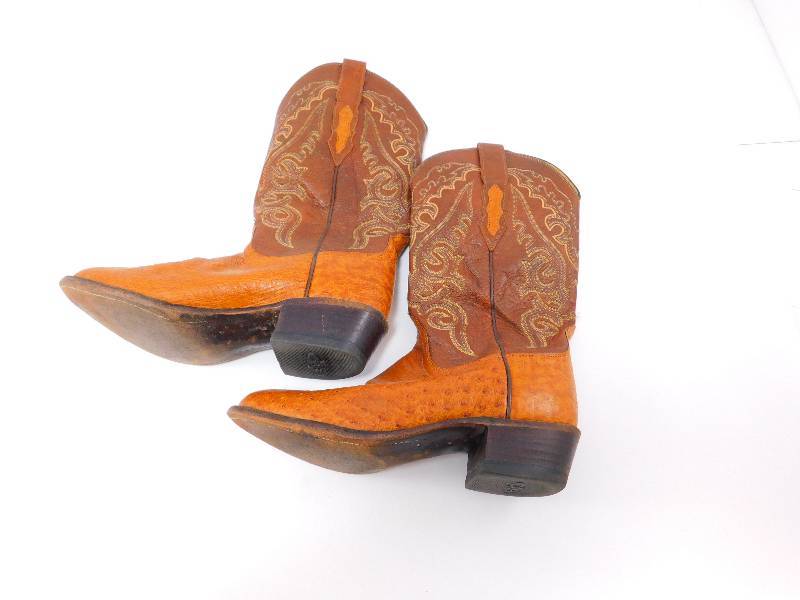 lot 7 image: Lucchese 2000 Size 9 12 Cowboy Boots
