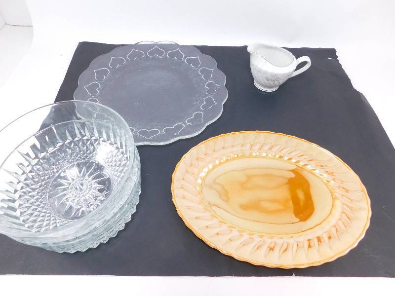 lot 30 image: Lot of Glass Items
